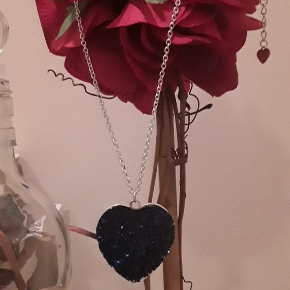 Blue shimmery heart pendant 32" chain - Picture 7 of 7